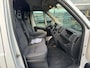 Peugeot Boxer 330 2.2 HDI L1H1 Pro | 3e eigenaar | Airco | 3-zitplaatsen | Zijschuifdeur- rechts | Trekhaak | Achteruitrijcamera | Parrot Carkit | Voorzien van houten kastinrichting | APK tot 17-05-2026 | NAP |