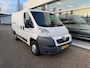 Peugeot Boxer 330 2.2 HDI L1H1 Pro | 3e eigenaar | Airco | 3-zitplaatsen | Zijschuifdeur- rechts | Trekhaak | Achteruitrijcamera | Parrot Carkit | Voorzien van houten kastinrichting | APK tot 17-05-2026 | NAP |