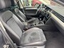 Volkswagen Passat Variant 1.4 TSI ACT Highline Business R | Airco | Elektrische ramen | Grote laadruimte | Dakrails | Navigatie | CarPlay | APK tot -21-11-2026 |