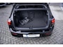 Volkswagen Golf Life Edition eHybrid | 'App-Connect' draadloze smartphone integratie | Achterbank in ongelijke delen neerklapbaar incl. middenarmsteun en doorlaadmogelijkheid | Afstandscontrolesysteem (Front Assist)