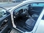 Kia Niro Hybrid 1.6 GDi First Edition Parelmoer wit