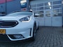Kia Niro Hybrid 1.6 GDi First Edition Parelmoer wit
