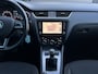 Skoda Octavia Combi 1.5 TSI 150PK Greentech Ambition Business CARPLAY | TREKH | STOELVERW | NAV | PDC | LMV