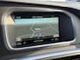 Volvo V40 Cross Country 2.0 T4 Momentum | Automaat | Trekhaak | Actieve LED koplampen | Navigatie | Stoelverwarming voor + achter | Climate control | Achteruitrijcamera | Keyless | Parkeersensoren achter | Standkachel | Getint glas |