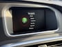 Volvo V40 Cross Country 2.0 T4 Momentum | Automaat | Trekhaak | Actieve LED koplampen | Navigatie | Stoelverwarming voor + achter | Climate control | Achteruitrijcamera | Keyless | Parkeersensoren achter | Standkachel | Getint glas |