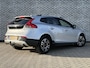 Volvo V40 Cross Country 2.0 T4 Momentum | Automaat | Trekhaak | Actieve LED koplampen | Navigatie | Stoelverwarming voor + achter | Climate control | Achteruitrijcamera | Keyless | Parkeersensoren achter | Standkachel | Getint glas |