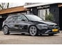 Mercedes-Benz A-klasse 200 AMG Line Panoramadak I Adaptive Cruise I 360 I HeadUp I Memory I Sfeerverlichting I NL Auto I NAP I BTW