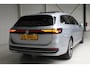 Volkswagen Passat Variant 1.5 eTSI Elegance Navigatie | Panoramadak | H.U.D. | 18" Velgen