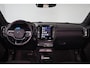 Volvo XC40 Recharge Plus 70 kWh - IntelliSafe Assist & Surround - Parkeercamera achter - Verwarmde voorstoelen & stuur - Parkeersensoren voor & achter - Draadloze tel. lader - Warmtepomp - Elektr. inklapbare trekhaak - 19' LMV