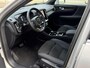 Volvo XC40 1.5 T5 Plug-in hybrid Plus Bright | Harman Kardon Audio | Elektr. Stoelen | Achteruitrijcamera | Parkeersensoren | Lichtmetalen Velgen 20 inch | Stoel + Stuurverwarming | Navigatie | Keyless Entry