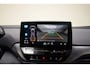 Volkswagen ID.4 77 kWh First Pro 3-Fase [ LED Trekhaak Navi Apple/Android Stoel&stuur verwarming ]