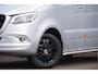 Mercedes-Benz Sprinter 319 3.0 CDI V6 L2H1 AUT. LED, MBUX 10'', 3.5T TREKHAAK, LEDER, 360 CAMERA, ADAPT. CRUISE, CLIMA, NAVI, PARKEERSENSOREN, NL AUTO, NAP