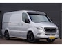 Mercedes-Benz Sprinter 319 3.0 CDI V6 L2H1 AUT. LED, MBUX 10'', 3.5T TREKHAAK, LEDER, 360 CAMERA, ADAPT. CRUISE, CLIMA, NAVI, PARKEERSENSOREN, NL AUTO, NAP