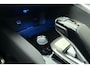 Peugeot 3008 1.6 HYbrid4 300 Première Pack Avantage Design Lederen Stoelen l Elektrisch + Memory + Massage/Verwarmbaar l Schuif-Kanteldak l Camera l PDC l Trekhaak l Apple Carplay/Android Auto l Elektrische kofferbak l Adaptive Cruise l Climate Control l DAB l Draadloze Telefoonlader l Navi l Bluetooth