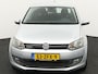 Volkswagen Polo 1.2 TDI BlueMotion Comfortline Airco, Boordcomputer, Cruise control, Elektronisch Stabiliteits Programma, Elektronische remkrachtverdeling, Radio-cd/mp3 speler mooie zuinige polo met een lage km-stand met NAP. De Volkswagen Polo 1.2 TDI BlueMotion Comfortline uit 2012 is een compacte en bijzonder zuinige diesel. Met zijn 1.2-liter 3-cilinder motor (