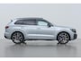 Volkswagen Touareg 3.0 TSi eHybrid 4MOTION R Edition | Luchtvering | Trekhaak | Panoramadak | Head-Up | Massage+Ventilatie | 22 Inch