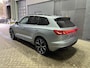 Volkswagen Touareg 3.0 TSi eHybrid 4MOTION R Edition | Luchtvering | Trekhaak | Panoramadak | Head-Up | Massage+Ventilatie | 22 Inch