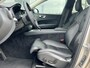 Volvo XC60 2.0 T6 Plug-in hybrid 350 pk AWD Plus Dark Long Range Panoramadak Standkachel Elek Comfortstoelen Navigatie Harman Kardon Leder Stoelverwarming v+a Camera Carplay 20 Inch Velgen Extra Getint Glas Bright Dusk Metallic 1e Eigenaar