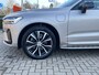 Volvo XC60 2.0 T6 Plug-in hybrid 350 pk AWD Plus Dark Navigatie Panoramadak Standkachel Elek Comfortstoelen Harman Kardon Leder Stoelverwarming v+a Camera Carplay 20 Inch Velgen Extra Getint Glas Long Range Bright Dusk Metallic 1e Eigenaar