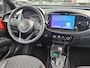 Toyota Aygo X 1.0 Premium Automaat / JBL Audio / Adaptief Cruise Control  / Stoelverwarming / Apple Carplay & Android Auto / Achteruitrijcamera / 18" Lichtmetalen Velgen / Navigatie / Airco /