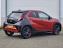 Toyota Aygo X 1.0 Premium Automaat / JBL Audio / Adaptief Cruise Control  / Stoelverwarming / Apple Carplay & Android Auto / Achteruitrijcamera / 18" Lichtmetalen Velgen / Navigatie / Airco /