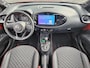 Toyota Aygo X 1.0 Premium Automaat / JBL Audio / Adaptief Cruise Control  / Stoelverwarming / Apple Carplay & Android Auto / Achteruitrijcamera / 18" Lichtmetalen Velgen / Navigatie / Airco /