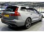 Volvo V60 2.0 T6 AWD 250kW/340pk Aut8 Recharge R-Design HARMAN/KARDON + SPORTSTOELEN + FOUR-C ONDERSTEL + MEMORY BESTUURDER + CAMERA + ADAPT.CRUISE + BLIS + LANE ASSIST + PILOT ASSIST + KEYLESS ENTRY&GO + STANDVERWARMING + ON-CALL + PARKSENSOREN + 19" LM-VELGEN!!