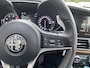 Alfa Romeo Giulia 2.0 T AWD Veloce / Automaat / NL-Auto / 1e-Eigenaar / Vol-Leder / Stuur-/Stoelverwarming / Elektr.-Stoelen met Geheugen / Flippers / Cruise-Control / Climate-Control / DAB Radio-Bluetooth / Navi / PDC V+A / 18'' LMV / ENZ.