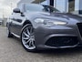 Alfa Romeo Giulia 2.0 T AWD Veloce / Automaat / NL-Auto / 1e-Eigenaar / Vol-Leder / Stuur-/Stoelverwarming / Elektr.-Stoelen met Geheugen / Flippers / Cruise-Control / Climate-Control / DAB Radio-Bluetooth / Navi / PDC V+A / 18'' LMV / ENZ.