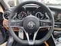 Alfa Romeo Giulia 2.0 T Q4 AWD Veloce / 280 Pk / NL-Auto / 1e-Eigenaar / Vol-Leder / Stuur-/Stoelverwarming / Elektr.-Stoelen met Geheugen / Flippers / Cruise-Control / Climate-Control / DAB Radio-Bluetooth / Navi / PDC V+A / 18'' LMV / Inclusief Winterset! / ENZ.