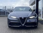 Alfa Romeo Giulia 2.0 T AWD Veloce / Automaat / NL-Auto / 1e-Eigenaar / Vol-Leder / Stuur-/Stoelverwarming / Elektr.-Stoelen met Geheugen / Flippers / Cruise-Control / Climate-Control / DAB Radio-Bluetooth / Navi / PDC V+A / 18'' LMV / ENZ.