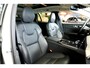 Volvo V60 2.0 T6 AWD 250kW/340pk Aut8 Twin Engine Inscription PANORMADAK + HARMAN/KARDON + NAVI SENSUS + ADAPT.CRUISE + PILOT ASSIST + BLIS + STOEL-&STUURVERWARMING + 360 CAMERA + EL.TREKHAAK + HEAD-UP DISPLAY + PARKSENSOREN V&A + 19" LM-VELGEN!!