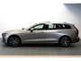 Volvo V60 2.0 T6 AWD 250kW/340pk Aut8 Twin Engine Inscription PANORMADAK + HARMAN/KARDON + NAVI SENSUS + ADAPT.CRUISE + PILOT ASSIST + BLIS + STOEL-&STUURVERWARMING + 360 CAMERA + EL.TREKHAAK + HEAD-UP DISPLAY + PARKSENSOREN V&A + 19" LM-VELGEN!!
