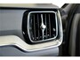 Volvo V60 2.0 T6 AWD 250kW/340pk Aut8 Twin Engine Inscription PANORMADAK + HARMAN/KARDON + NAVI SENSUS + ADAPT.CRUISE + PILOT ASSIST + BLIS + STOEL-&STUURVERWARMING + 360 CAMERA + EL.TREKHAAK + HEAD-UP DISPLAY + PARKSENSOREN V&A + 19" LM-VELGEN!!