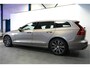 Volvo V60 2.0 T6 AWD 250kW/340pk Aut8 Twin Engine Inscription PANORMADAK + HARMAN/KARDON + NAVI SENSUS + ADAPT.CRUISE + PILOT ASSIST + BLIS + STOEL-&STUURVERWARMING + 360 CAMERA + EL.TREKHAAK + HEAD-UP DISPLAY + PARKSENSOREN V&A + 19" LM-VELGEN!!