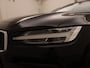 Volvo V60 B3 AUT(7) MOMENTUM LEDER ACC KEYLESS STOELVERWARMING NAVI