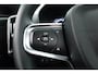 Volvo XC40 1.5 T5 Plug-in hybrid Ultimate Dark | Pano-dak | 360 camera | ACC | Blis | H&K Audio | Voorruitverw. | Sportstoelen |