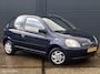Toyota Yaris 1.3-16V VVT-i Sol 3 deurs - APK T/M 13-02-2027 - EL. RAMEN + SPIEGELS - CPV - STUURBEKRACHTIGING - RADIO/CASSETTE - AIRBAGS - NAP - NL AUTO -