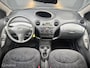 Toyota Yaris 1.3-16V VVT-i Sol 3 deurs - APK T/M 13-02-2027 - EL. RAMEN + SPIEGELS - CPV - STUURBEKRACHTIGING - RADIO/CASSETTE - AIRBAGS - NAP - NL AUTO -