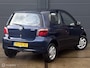 Toyota Yaris 1.3-16V VVT-i Sol 3 deurs - APK T/M 13-02-2027 - EL. RAMEN + SPIEGELS - CPV - STUURBEKRACHTIGING - RADIO/CASSETTE - AIRBAGS - NAP - NL AUTO -