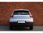 Volvo XC40 B4 Plus Dark | Semi- Elektrische Trekhaak | Verwarmde Stoelen en Stuurwiel | Verwarmbare Voorruit | Premium audio by Harman Kardon | Apple Carplay / Android Auto | Keyless Entry/Start | Park Assist |
