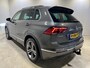 Volkswagen Tiguan 1.5 TSI ACT Highline Business R | Navigatie | LM Velgen 19" | Trekhaak Elektrisch Uitklapbaar | Cruise Control Adaptief | Achteruitrijcamera | Airco |