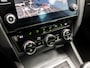 Skoda Octavia 1.0 TSI Sport (APPLE CARPLAY, GROOT NAVI, CLIMATE, STOELVERWARMING, SPORTSTOELEN, GETINT GLAS, CRUISE, TREKHAAK, NIEUWSTAAT)