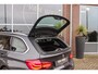BMW 3-Serie Touring 318i LCI Luxury Edition | NL auto | Facelift | Driving Assistant | Stuurverwarming | Camera | DAB | LED | HiFi | Leer | Sportstoelen | Sportstuur | Cruise control