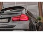 BMW 3-Serie Touring 318i LCI Luxury Edition | NL auto | Facelift | Driving Assistant | Stuurverwarming | Camera | DAB | LED | HiFi | Leer | Sportstoelen | Sportstuur | Cruise control