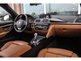 BMW 3-Serie Touring 318i LCI Luxury Edition | NL auto | Facelift | Driving Assistant | Stuurverwarming | Camera | DAB | LED | HiFi | Leer | Sportstoelen | Sportstuur | Cruise control