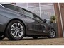 BMW 3-Serie Touring 318i LCI Luxury Edition | NL auto | Facelift | Driving Assistant | Stuurverwarming | Camera | DAB | LED | HiFi | Leer | Sportstoelen | Sportstuur | Cruise control