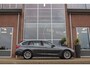 BMW 3-Serie Touring 318i LCI Luxury Edition | NL auto | Facelift | Driving Assistant | Stuurverwarming | Camera | DAB | LED | HiFi | Leer | Sportstoelen | Sportstuur | Cruise control