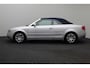 Audi A4 Cabriolet 2.4 V6 Exclusive 2002 | Elektrisch Bedienbare Kap | Elektrisch Verstelbare Stoelen | Lichtmetalen Velgen | Climate Control | Stuurwiel Bediening | Parkeersensoren | 2 Sleutels | Nationale Autopas