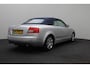 Audi A4 Cabriolet 2.4 V6 Exclusive 2002 | Elektrisch Bedienbare Kap | Elektrisch Verstelbare Stoelen | Lichtmetalen Velgen | Climate Control | Stuurwiel Bediening | Parkeersensoren | 2 Sleutels | Nationale Autopas